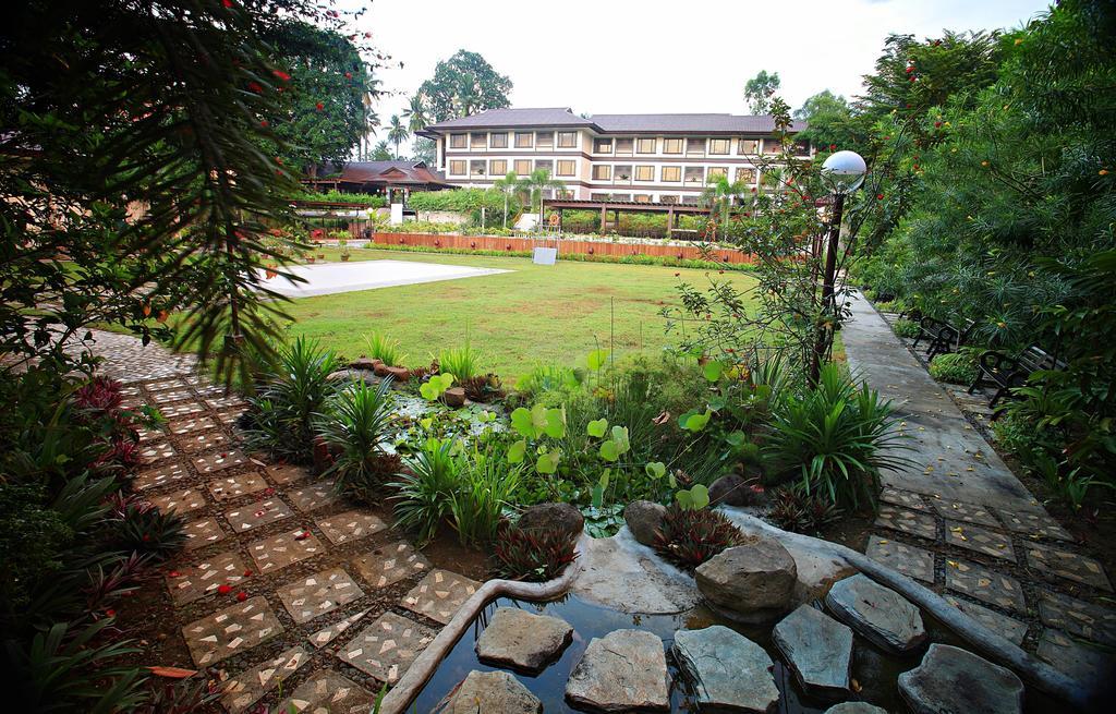 Hotel Tropika Davao City Eksteriør bilde