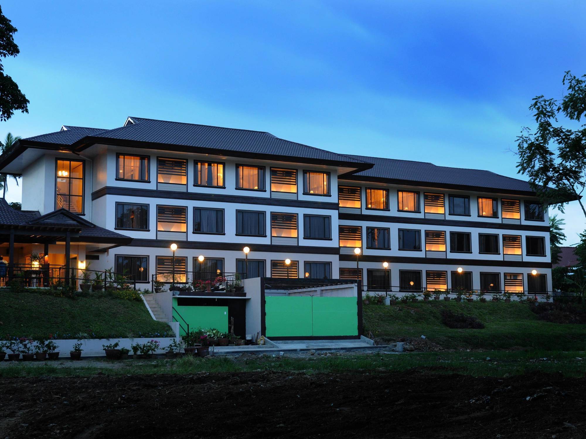 Hotel Tropika Davao City Eksteriør bilde