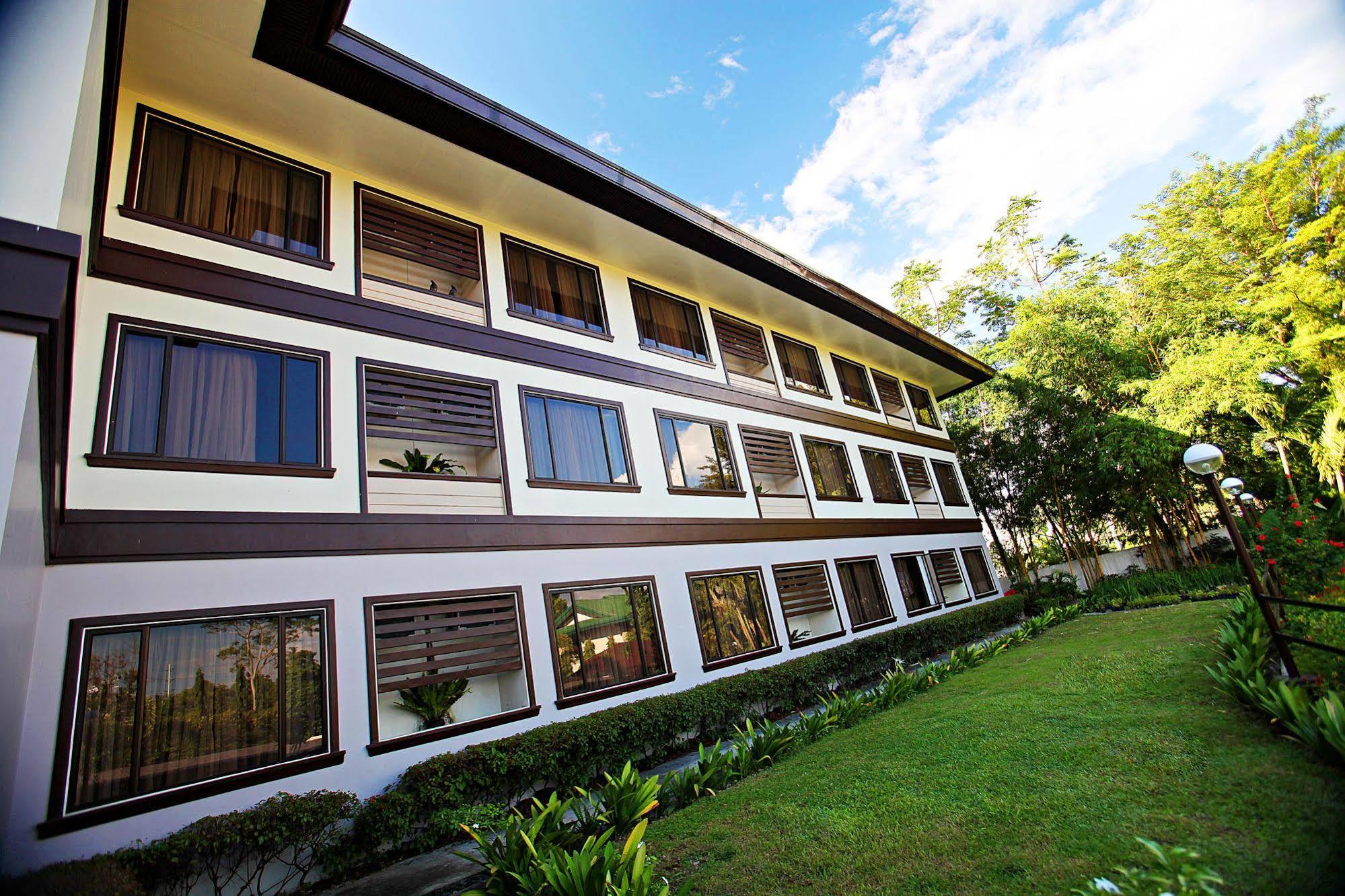 Hotel Tropika Davao City Eksteriør bilde
