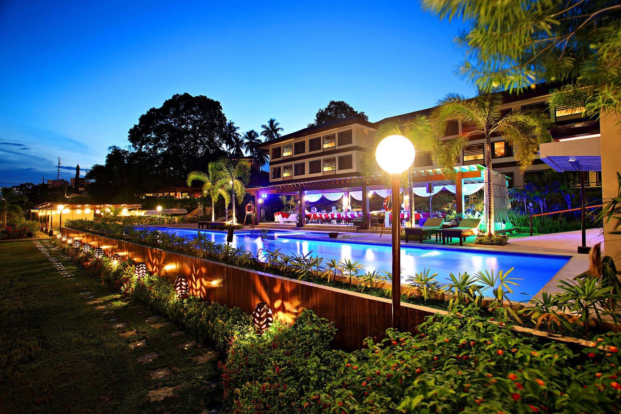 Hotel Tropika Davao City Eksteriør bilde