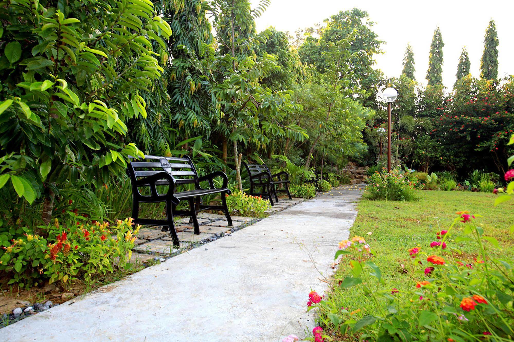 Hotel Tropika Davao City Eksteriør bilde