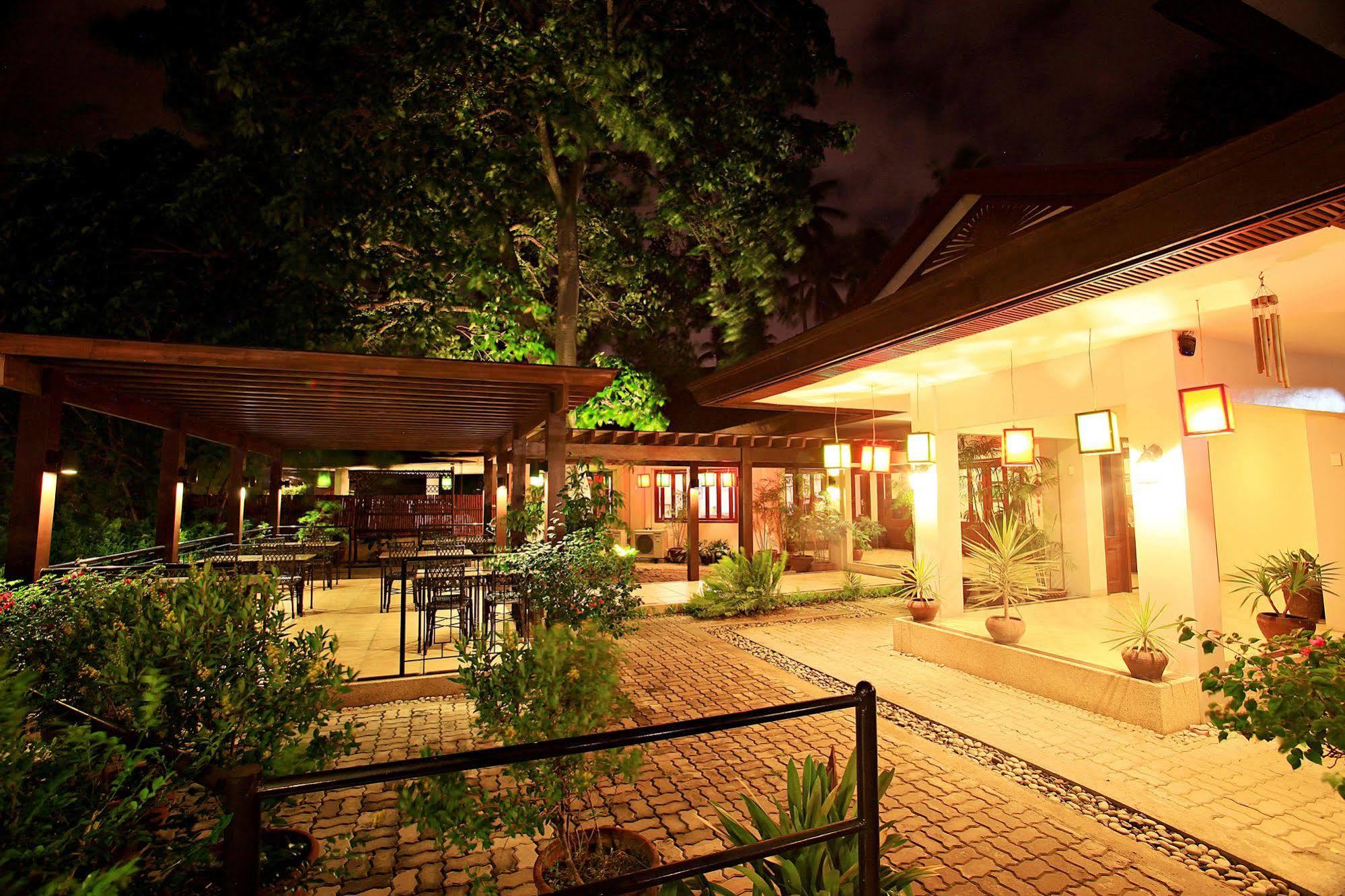 Hotel Tropika Davao City Eksteriør bilde
